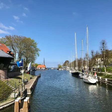 Landelijk Gelegen Houten Feriehus Opperdoes