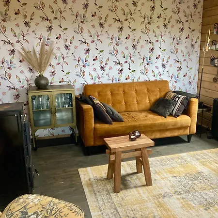 Landelijk Gelegen Houten *