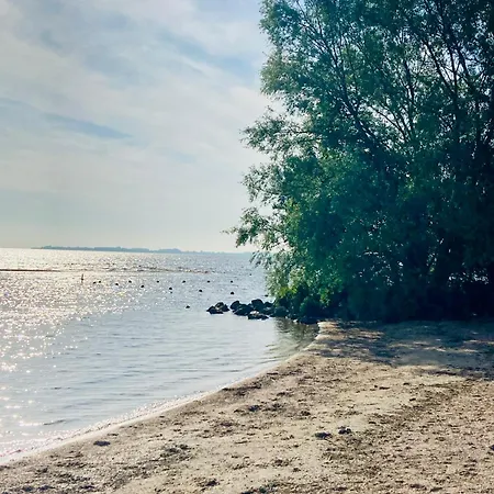 Landelijk Gelegen Houten Vakantiehuis *