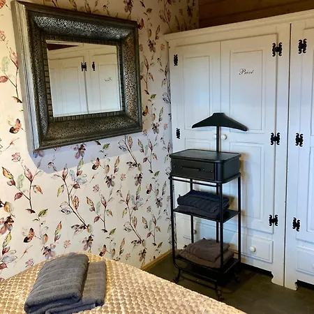 Landelijk Gelegen Houten Vakantiehuis Opperdoes